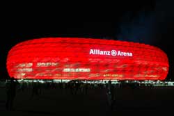 AllianzArena-rot-3105-01